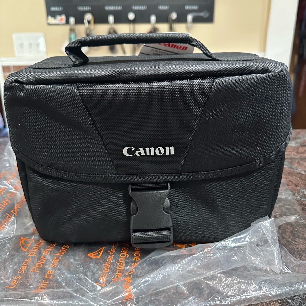 NWT Canon EOS Shoulder Bag 200ES